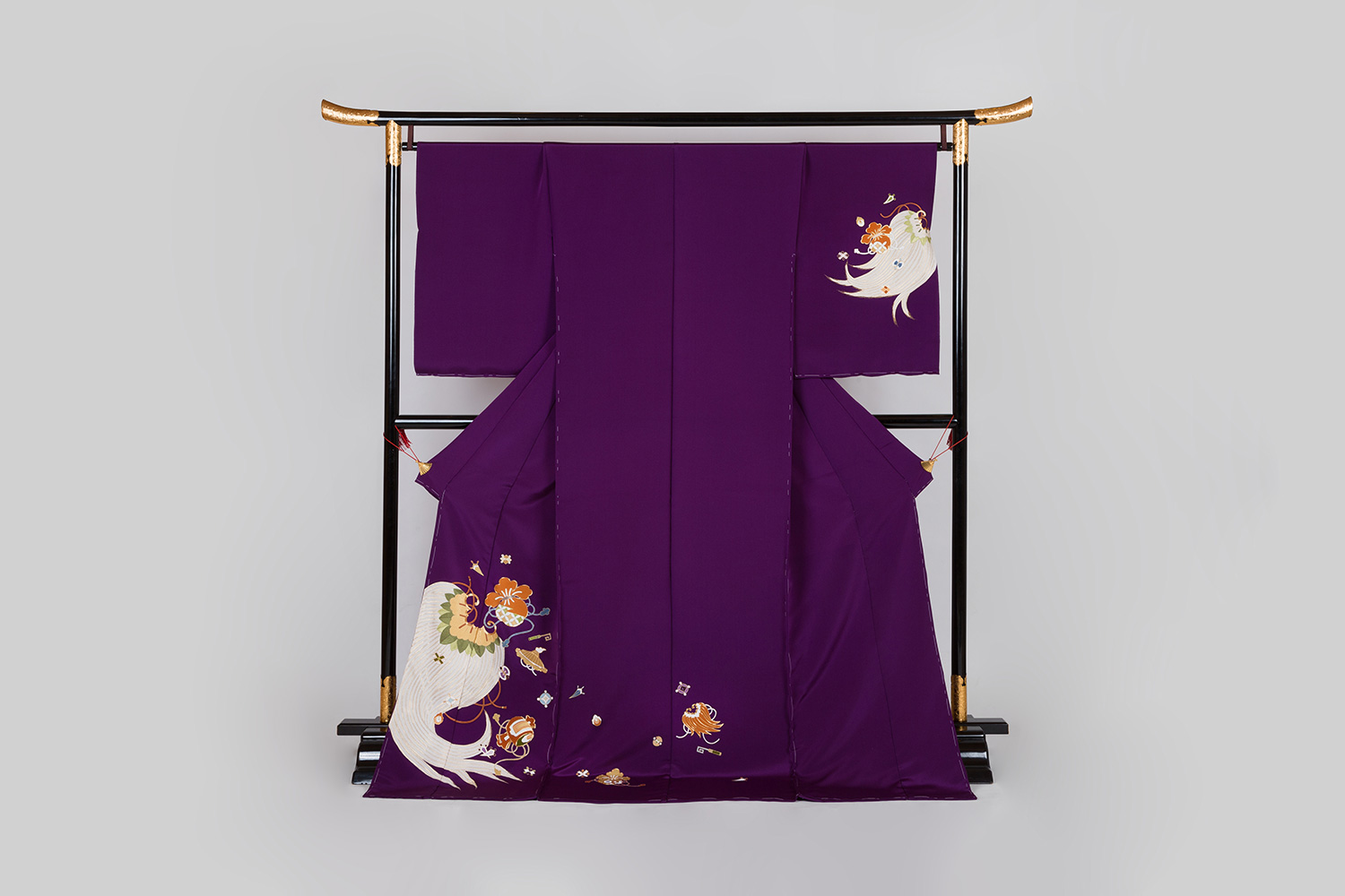 Houmongi with Ancient Purple ground color, treasure theme